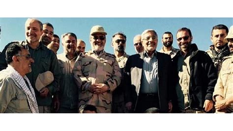 İ­r­a­n­l­ı­ ­b­a­k­a­n­ ­a­s­k­e­r­ ­ü­n­i­f­o­r­m­a­s­ı­ ­g­i­y­e­r­e­k­ ­K­a­n­d­i­l­­e­ ­ç­ı­k­t­ı­